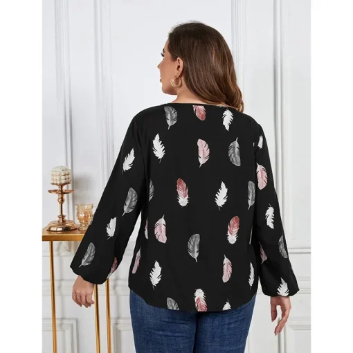 Plus Size Feather Print Blouse - Image 4