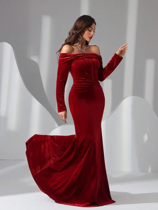 Women's Velvet Off-Shoulder Maxi Dress for Evening - Image 4