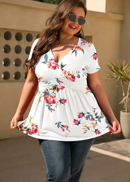 Plus Size Printed V-Neck Pleated T-Shirt for Women - Image 4