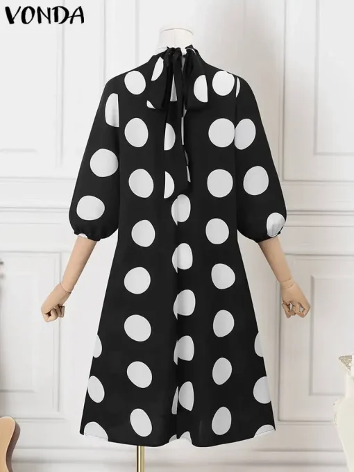 Elegant Midi Dress with Dot Print and 3/4 Sleeves - Image 3