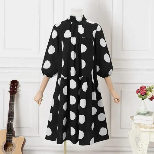 Elegant Midi Dress with Dot Print and 3/4 Sleeves