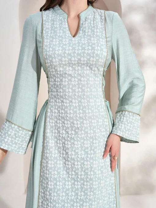 Elegant Long Sleeve Floral Arab Dress with Ruffled Hemline - Image 3