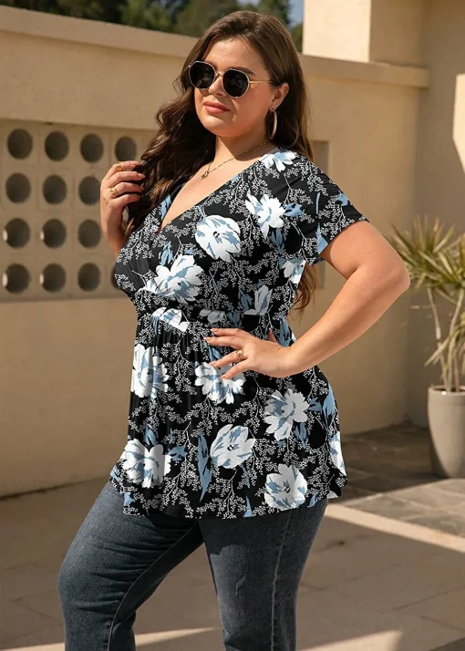 Plus Size Printed V-Neck Pleated T-Shirt for Women - Image 6