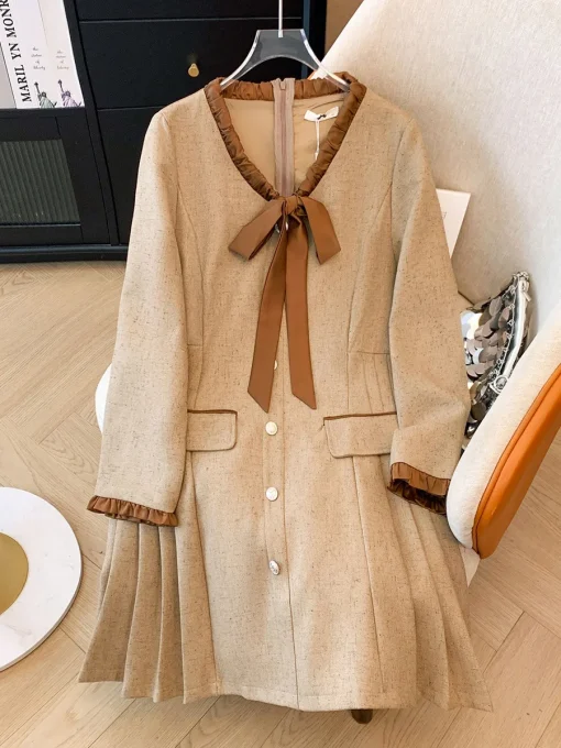 Plus Size Autumn Loose College Style Pleated Long Sleeve Dress