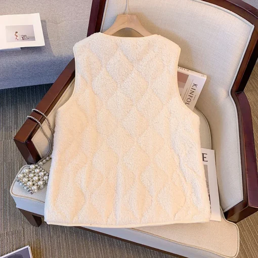 Plus Size Women's Thickened Warm Lamb Wool Vest Cardigan - Image 4