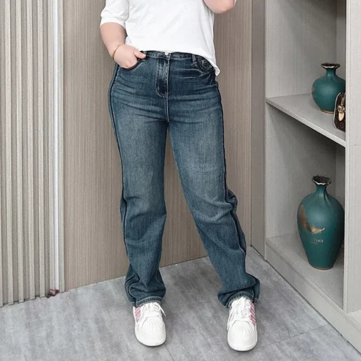 Plus Size High Waist Wide Leg Straight Jeans for Pear Shape