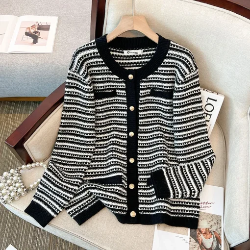 Plus Size Women's Loose Striped V-Neck Knit Cardigan Sweater - Image 4