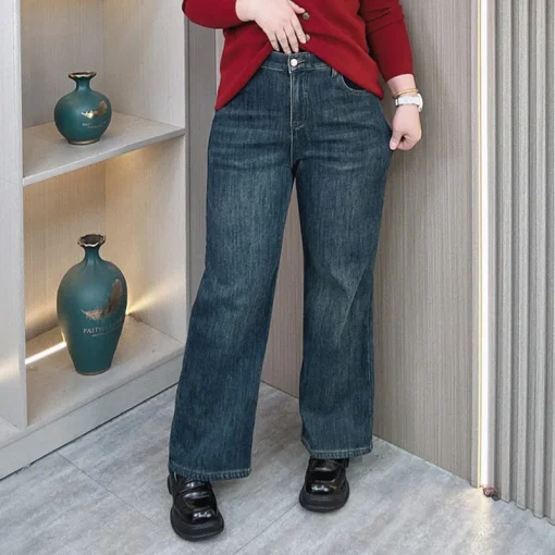 Plus Size Fleece-Lined Straight Leg Winter Jeans for Women - Image 4