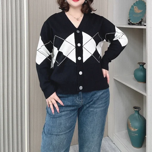 Women's Plus Size Loose V-Neck Argyle Knitted Cardigan - Image 4