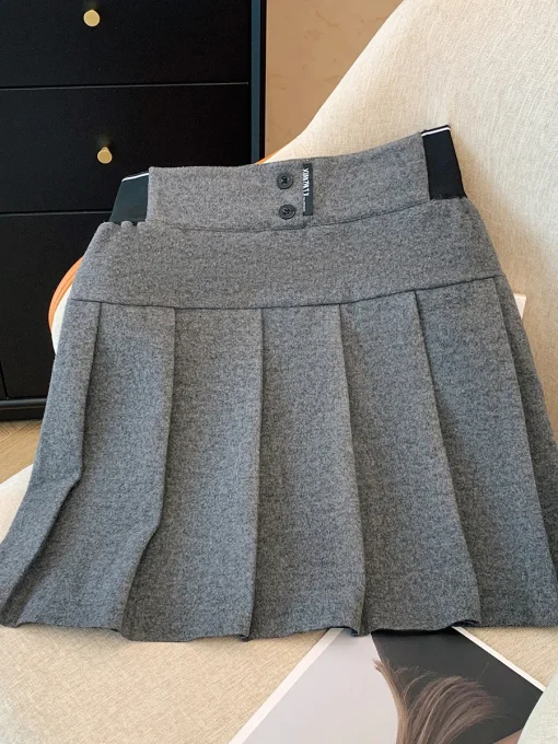 Plus Size Loose A-Line Wool Pleated Short Skirt for Women - Image 4