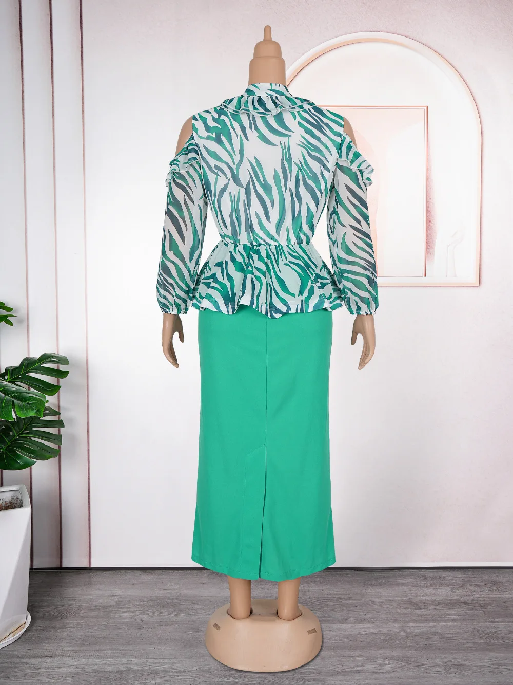 Elegant Printed V-Neck Dress – Lace-Up, Off-Shoulder, Peplum Waist - Image 3