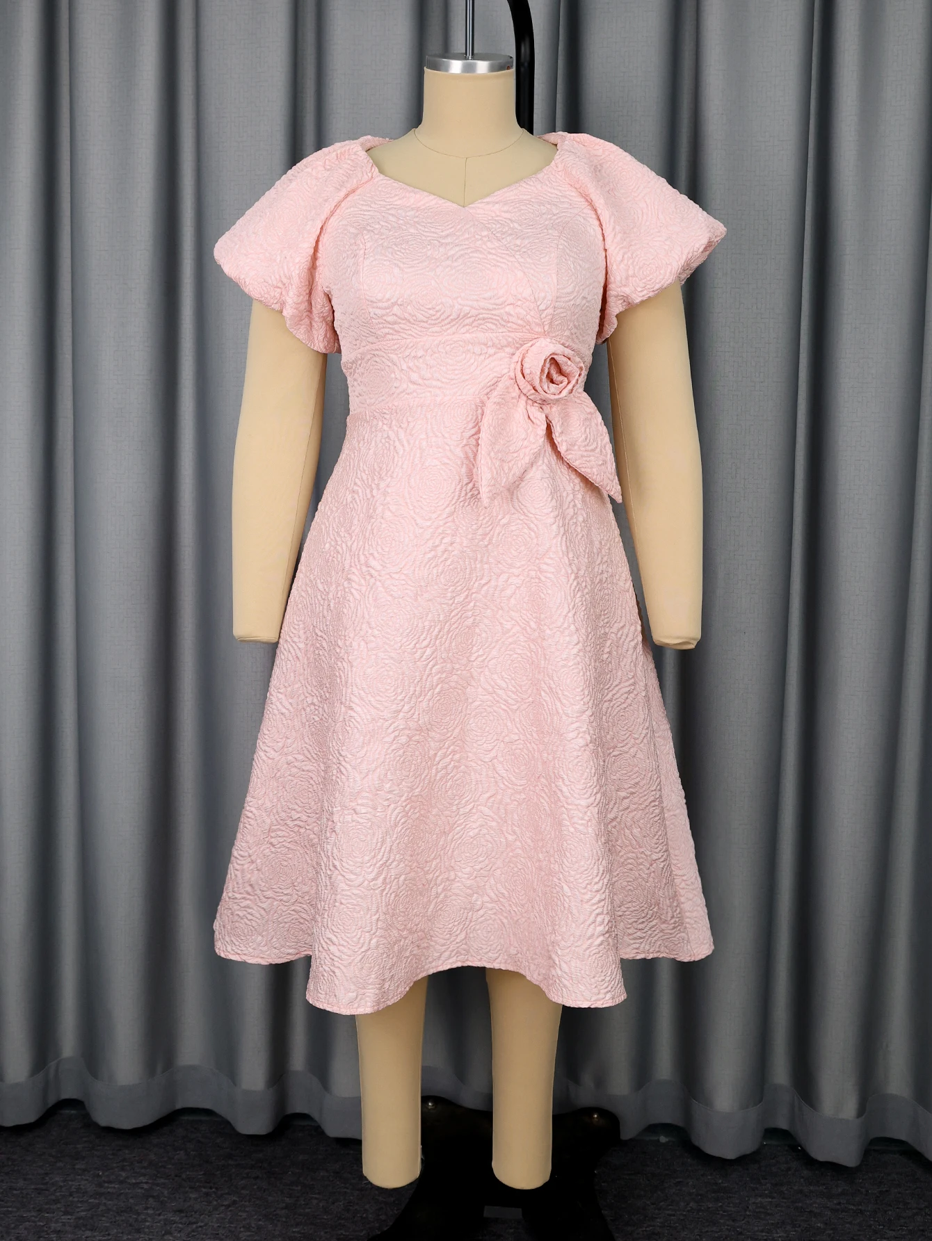 Elegant Pink Jacquard Midi Dress with Puff Sleeves & 3D Flowers - Image 4