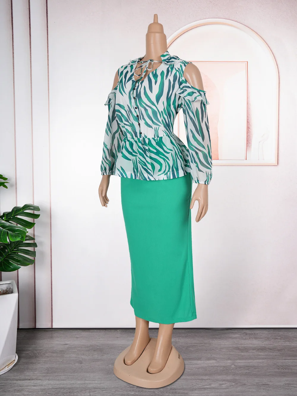 Elegant Printed V-Neck Dress – Lace-Up, Off-Shoulder, Peplum Waist - Image 2