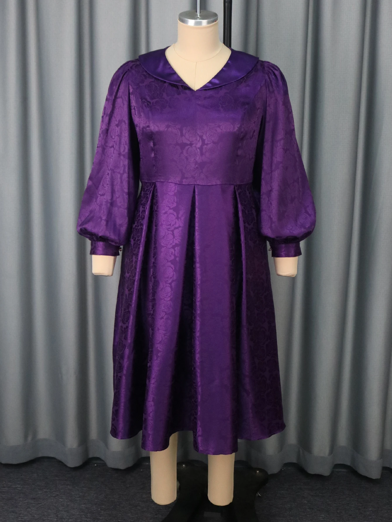 Luxury Shiny Jacquard Satin Midi Dress - Image 4